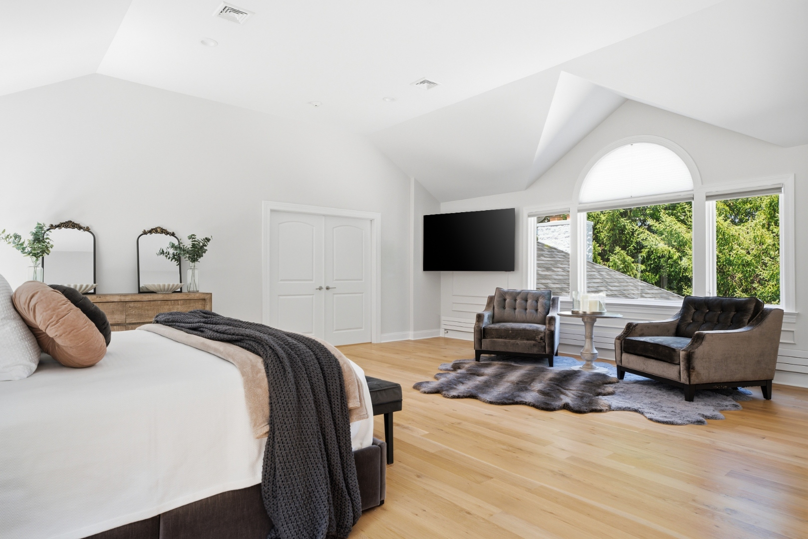 Primary suite with vaulted ceilings and sitting area