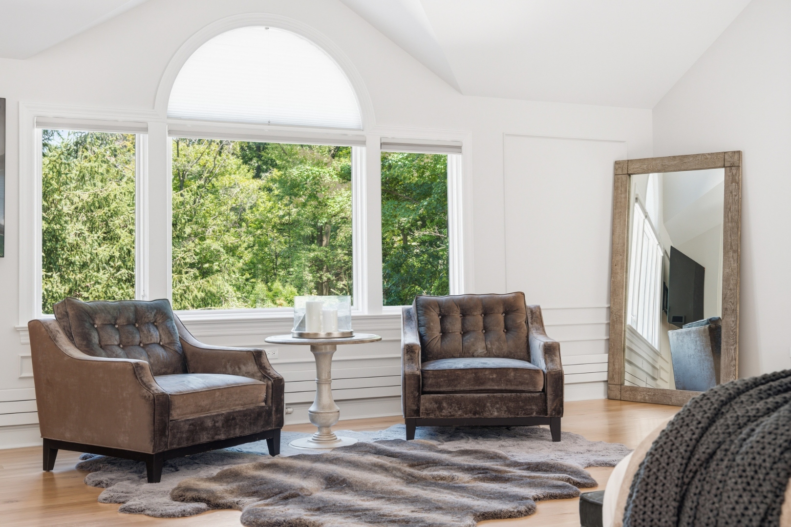 Primary suite — bedroom detail